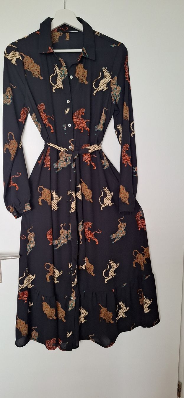Only Robes: Kleid only – D'occasion à Mumpf par SwissDi
