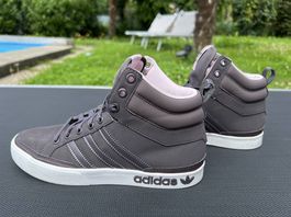 Adidas Sneaker dunkelbraun Grösse 38
