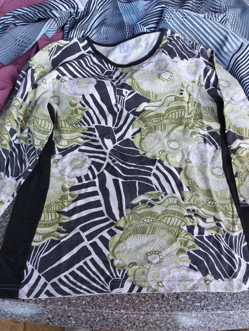 Camicette: 5 x Damenblusen, Shirt, langsam oder 3/4, Gr. 40/42 – Usato da Escholzmatt venduto da Stern777 3