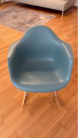 Vitra Eames Schaukelstuhl blau neuwertiger Zustand