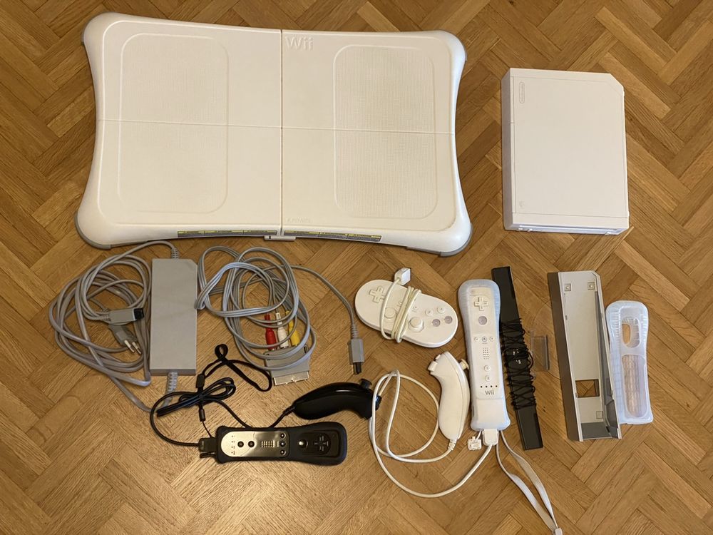 Console Wii blanche Nintendo + Wii Sports et Wii Sports Resort Edition