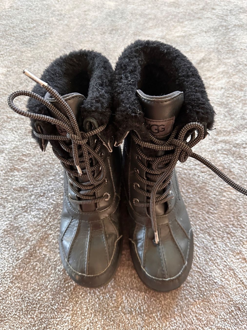 Ugg Scarpe per ragazzi: UGG Winterstiefel Gr.33.5 – Usato da Wollerau venduto da Falou_Sch