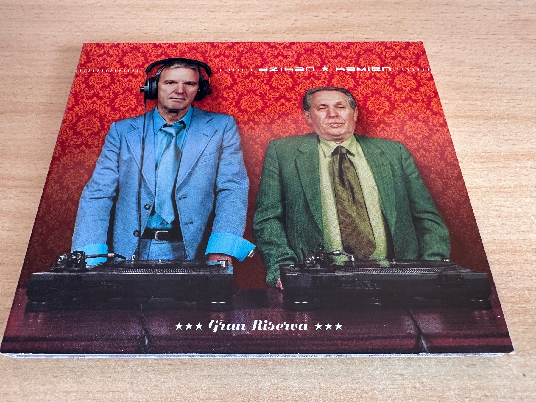 CDs: dZihan & Kamien – Gran Riserva – Gebraucht aus Rikon im Tösstal von Alpenmutz