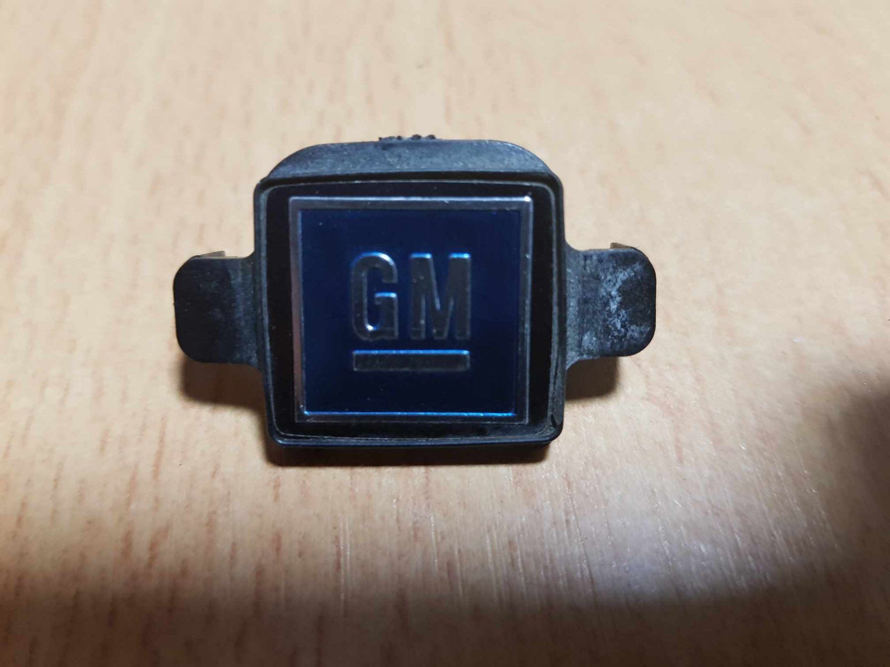 GM Tutti pezzi di ricambio auto: GM Emblem – Usato da Niedergösgen venduto da usc_l8gm 1