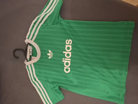 Tee-shirt Adidas vert rayures blanches taille 140cm 9-10 ans
