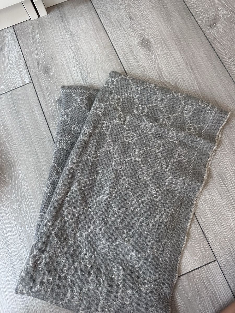 Gucci Foulards, Tücher & Schals: Schal Gucci GG Muster grau gebraucht – Gebraucht aus Zürich von mar_5mvd 1