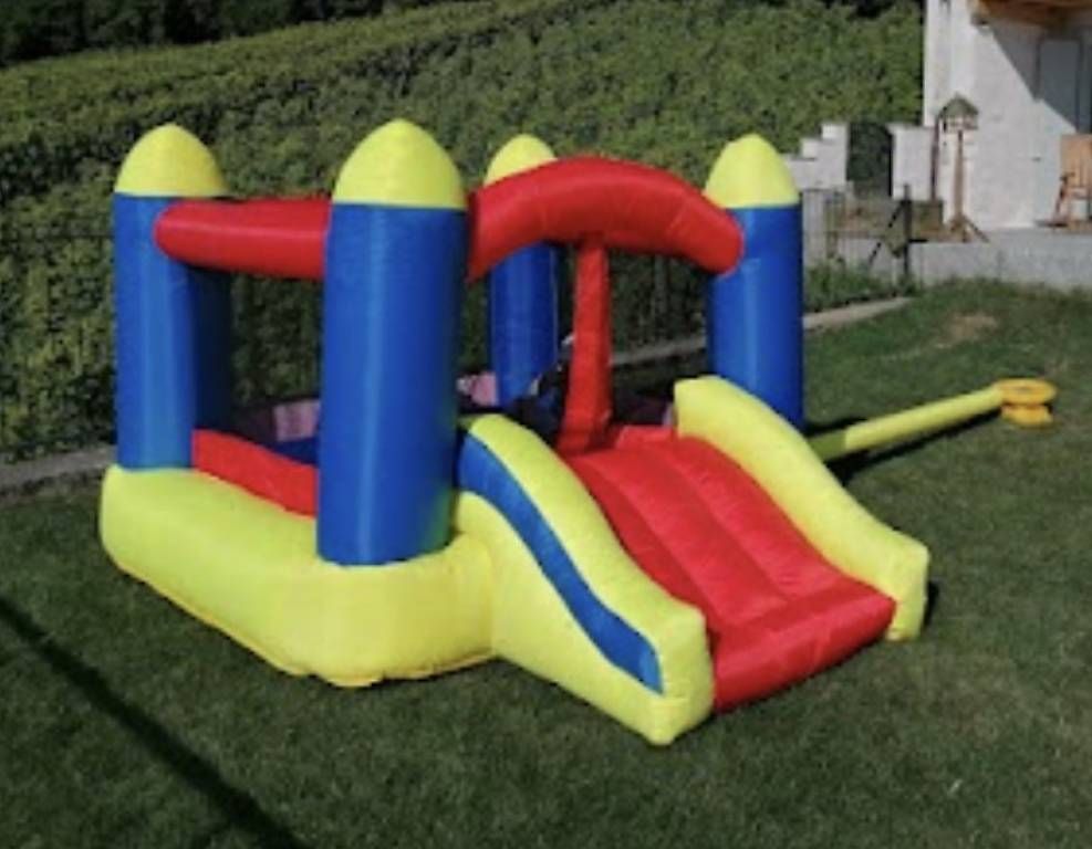 Casette per bambini: Château gonflable très bon état  – Usato da Vinzel venduto da ninioenor