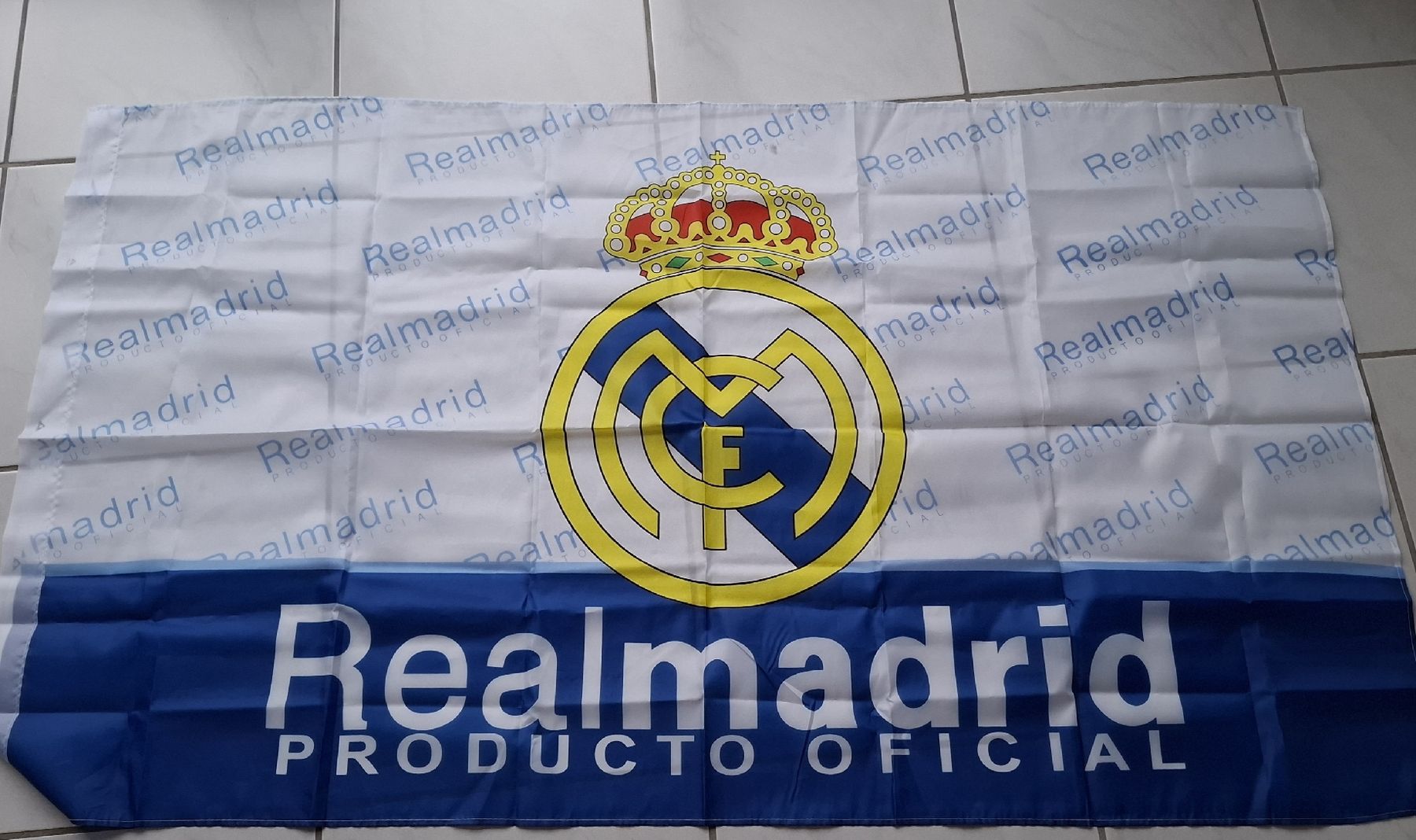Real Madrid Bandiere: Fanfahne Real Madrid gross – Nuovo (secondo la descrizione) da Stadel b. Niederglatt venduto da bluelizard