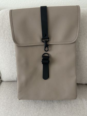Rains beige waterproof backpack, minimalist Scandi style!