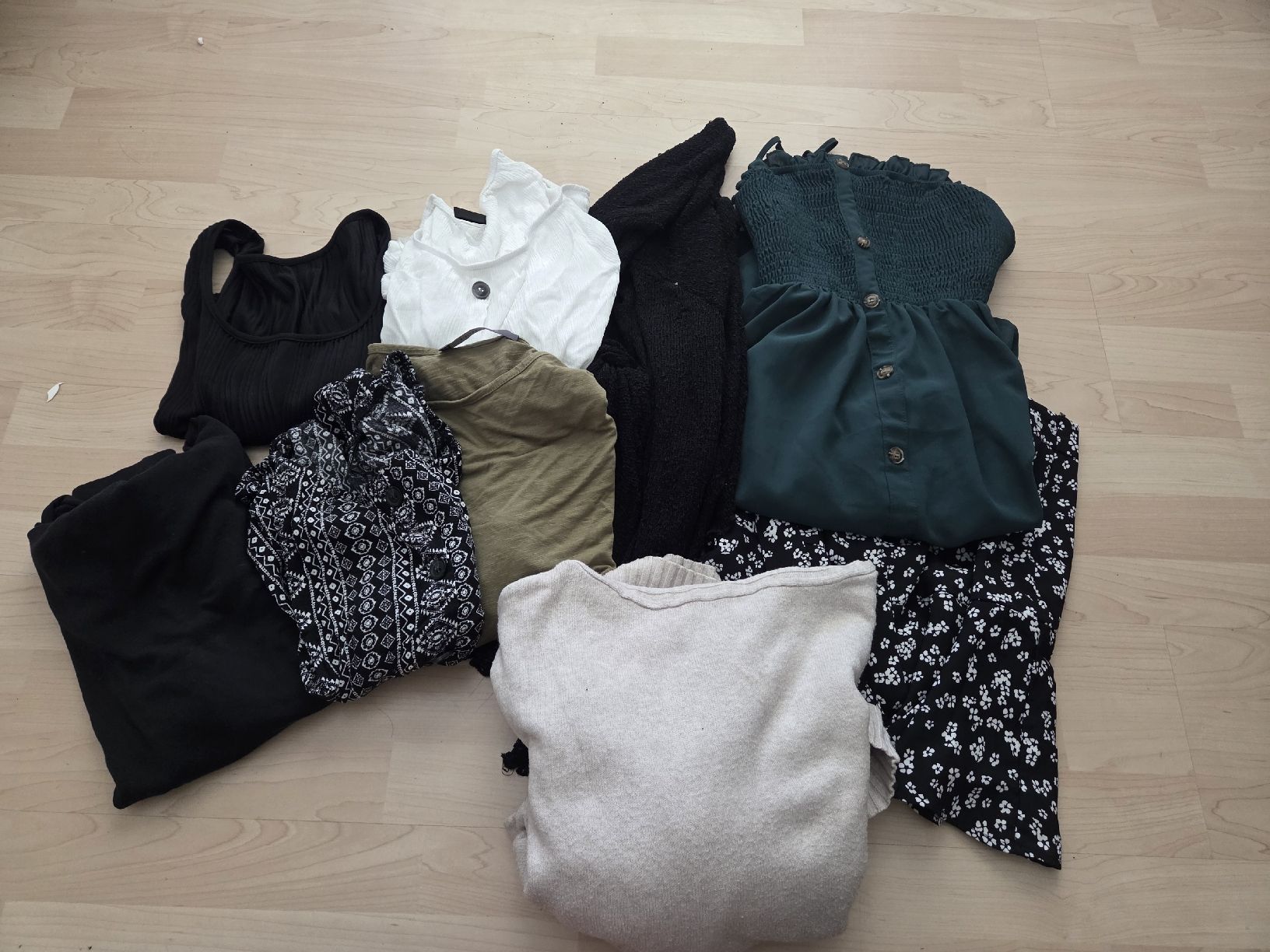 Lotti di vestiti: Kleiderpacket L/XL – Usato da Selzach venduto da fam.pauli