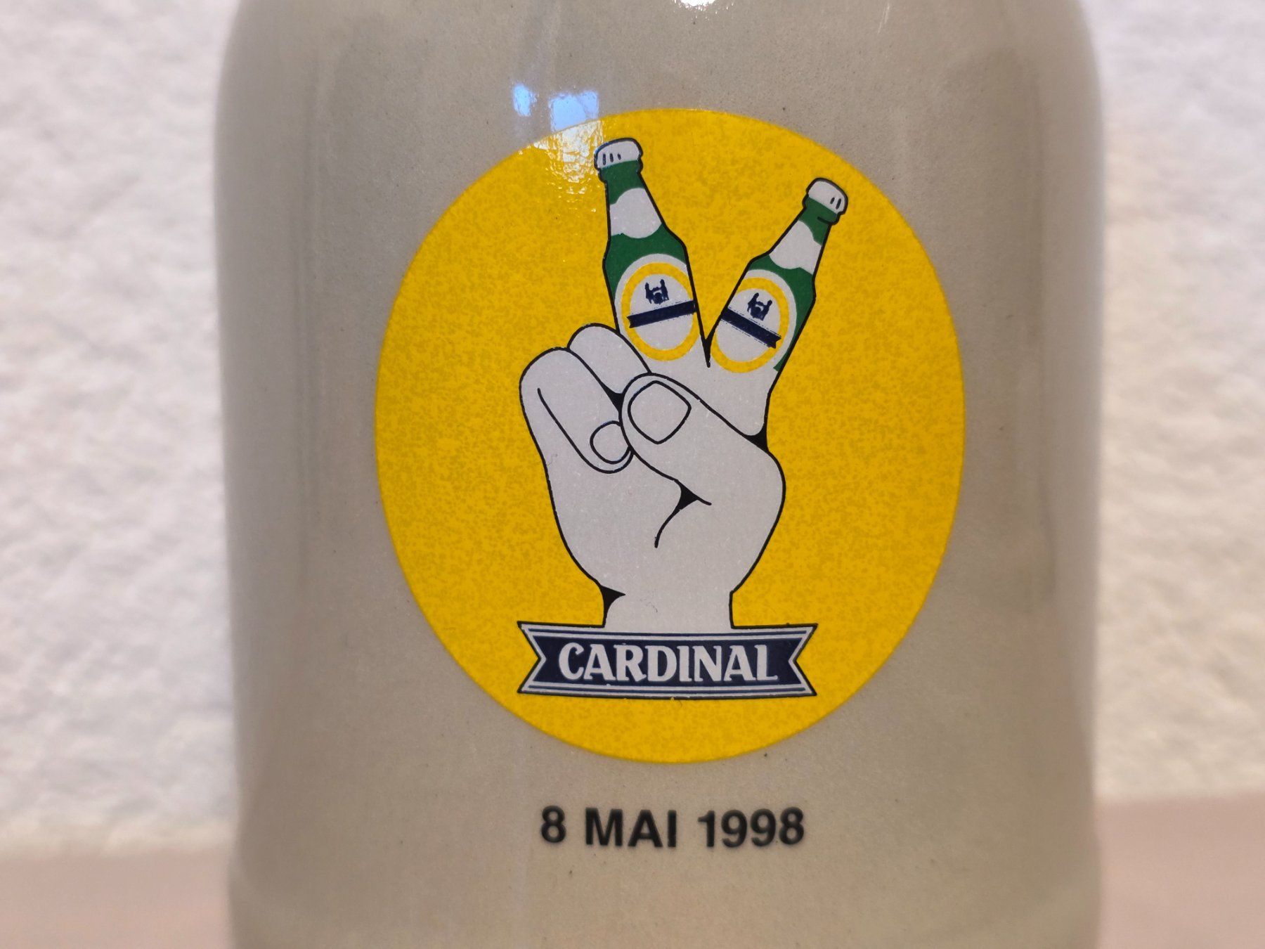 Bicchieri: acardinal Steingut Bierkrug / Humpen – Usato da Lommis venduto da 0815undmehr 1