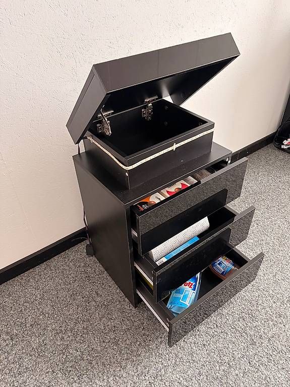 Commodes: Bürokommode mit Schubladen und Klappfach – D'occasion à Flumenthal par sel_p6q7 2