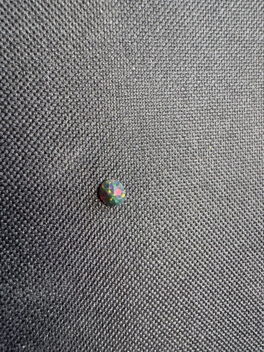 Edelsteine: Black Opal 0.85 ct – Neu und originalverpackt aus Wängi von Horus90
