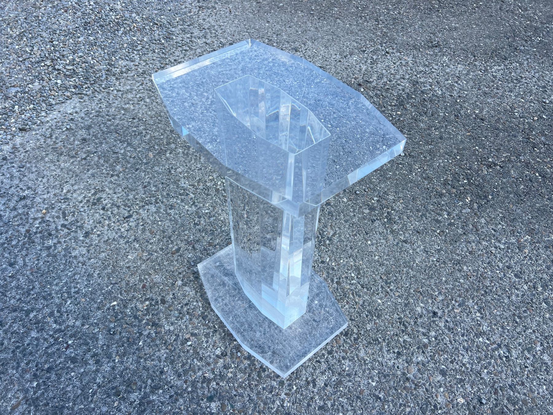 Autres décorations & accessoires: Mid Century - Plexiglas Podest – D'occasion à Otelfingen par Yossi-68 5