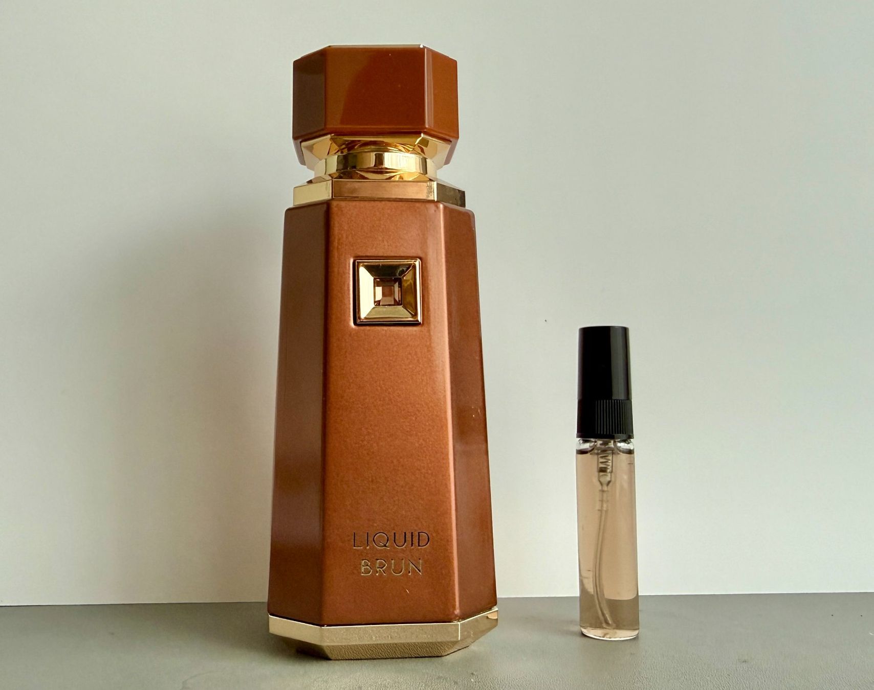 Parfums & Eau de Toilette: French Avenue Liquid Brun 5 ml – Neuf (Voir description) à Zürich par msmx