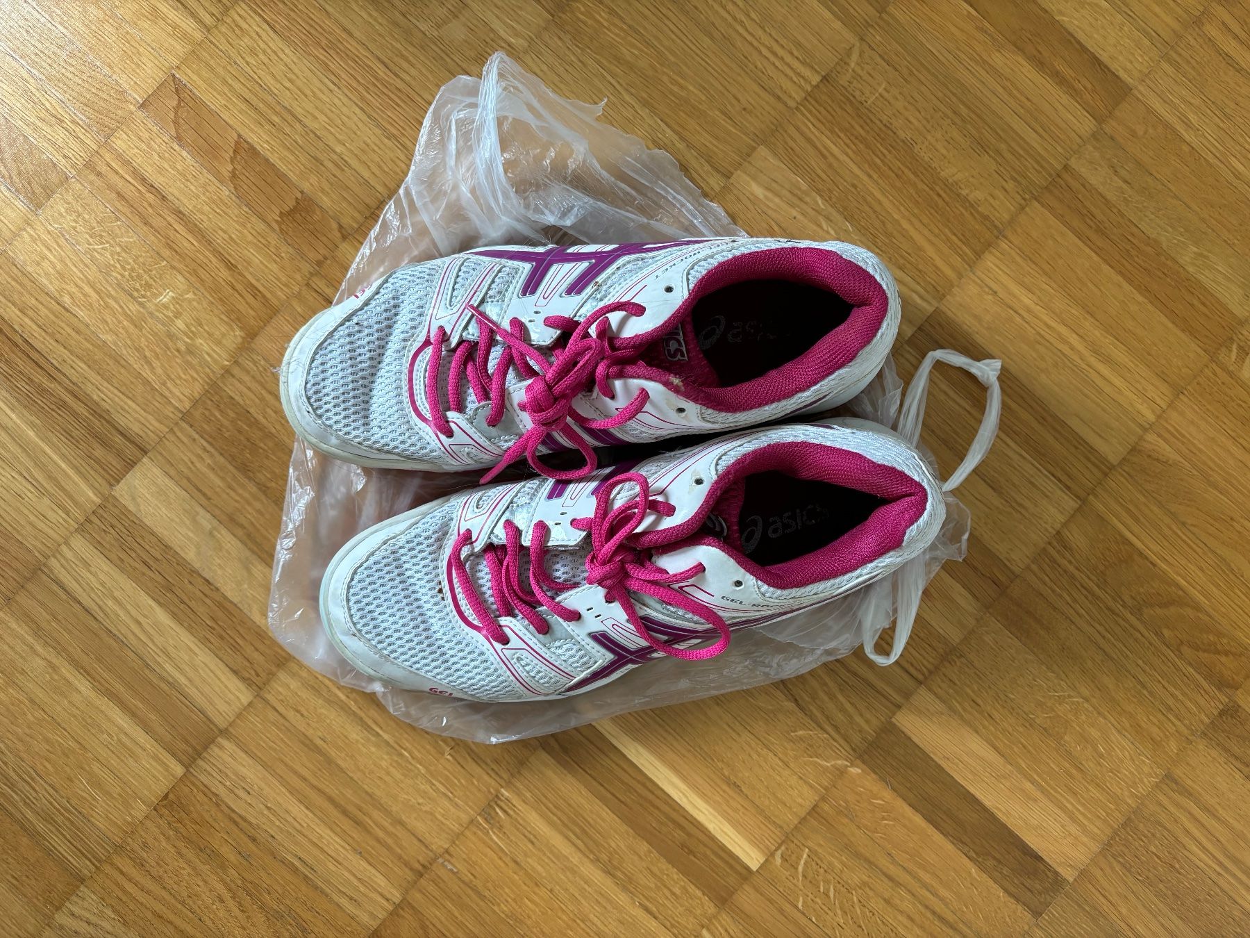 Asics Damenschuhe: Asics Sportschuhe, Gr. 38 – Gebraucht aus Winterthur von Sunshine143