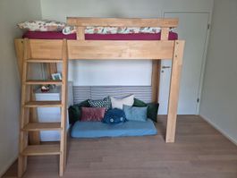 Hochbett aus Massivholz, 90x200, inkl. Bettinhalt