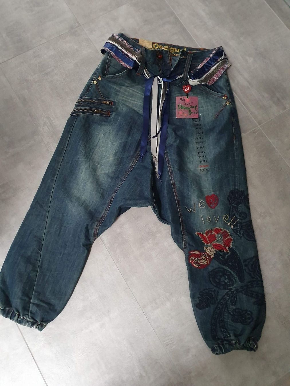 Jeans: NEU!!!!DESIGUAL baggy jeans gr 24 – Nuovo (secondo la descrizione) da bellinzona venduto da zeus6535