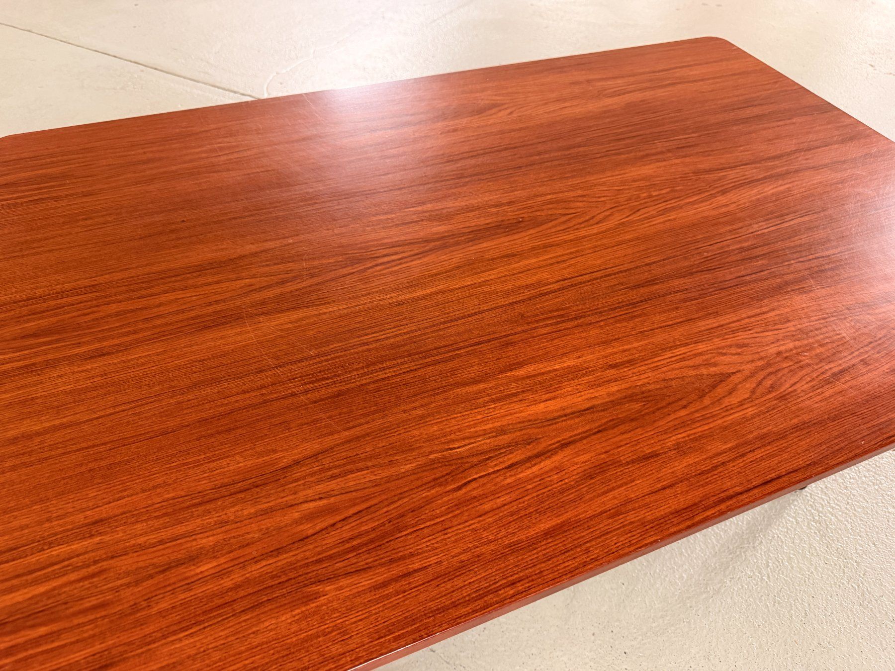 Eames Tische: Eames Coffee Table in Nussbaum – Gebraucht aus Rüschlikon von thierry1707 2