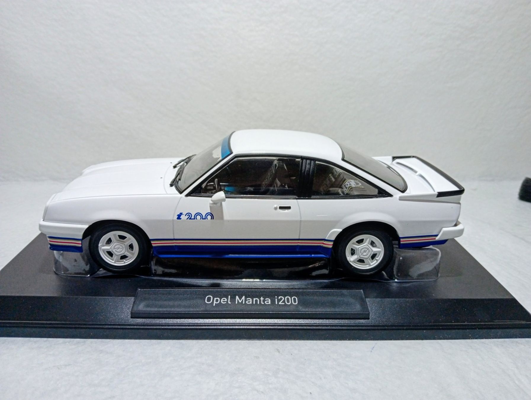 Opel Voitures modèles: Opel Manta i 2000 – Neuf (Voir description) à Huttwil par Secondtrain 2
