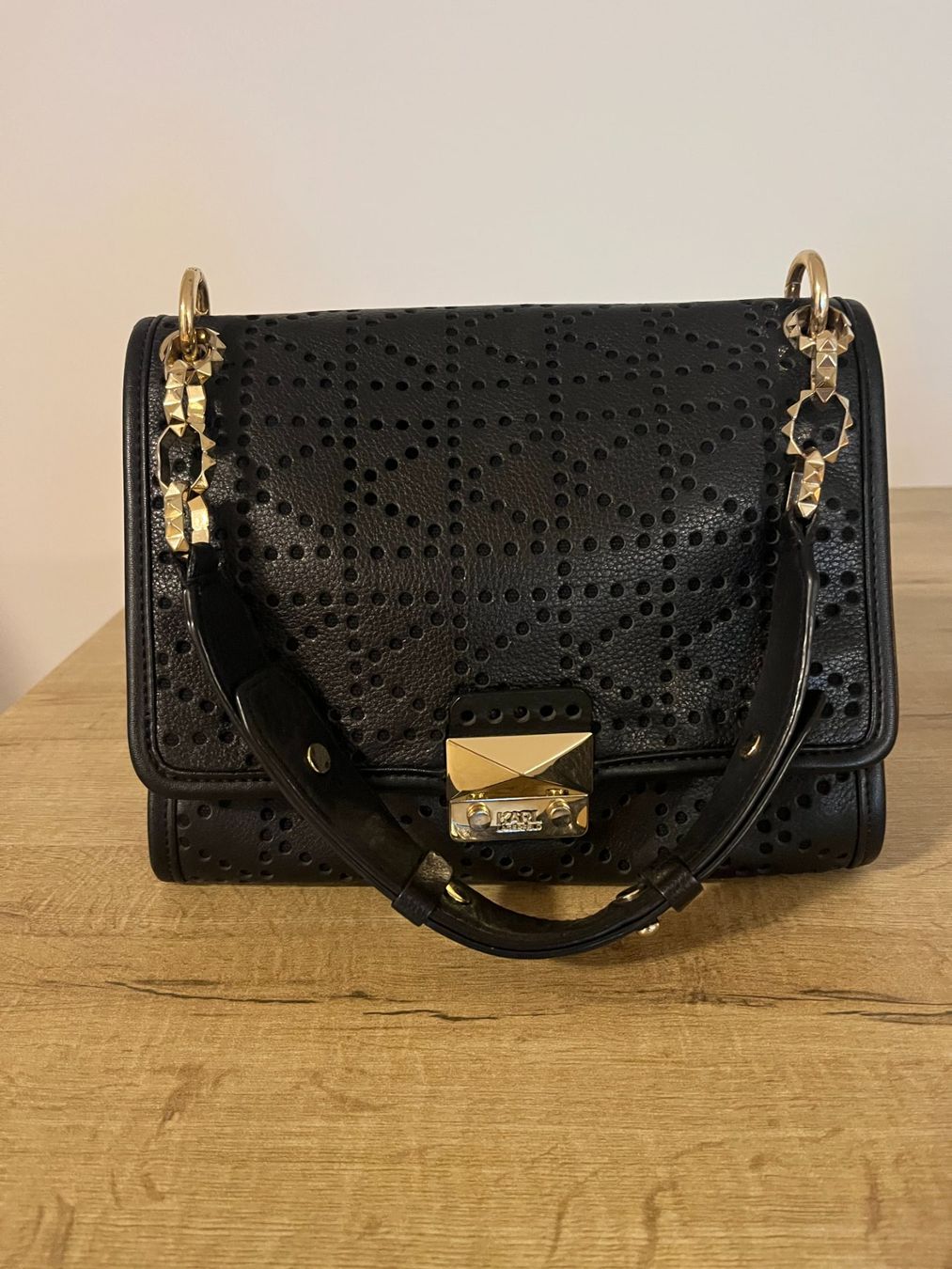 Karl Lagerfeld Borse da donna: Karl Lagerfeld Leder Handtasche Schwarz – Usato da Emmenbrücke venduto da Katarina.c