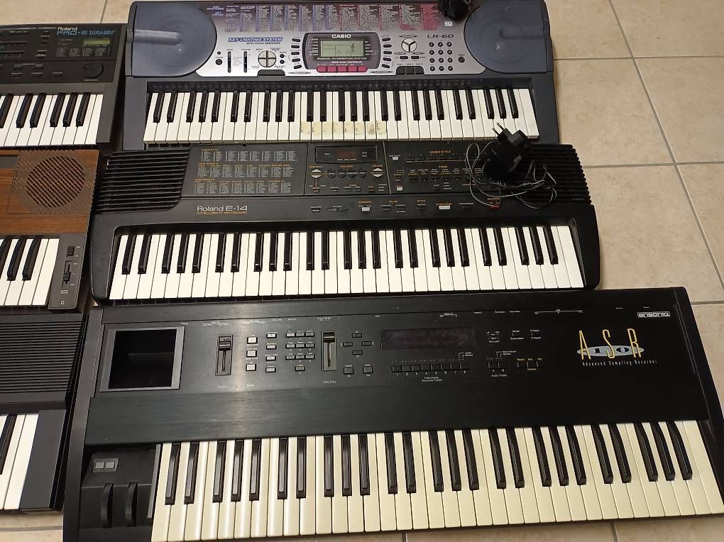 Strumenti musicali: Vendo diverse tastiere – Difettoso da Caneggio venduto da matte123 1