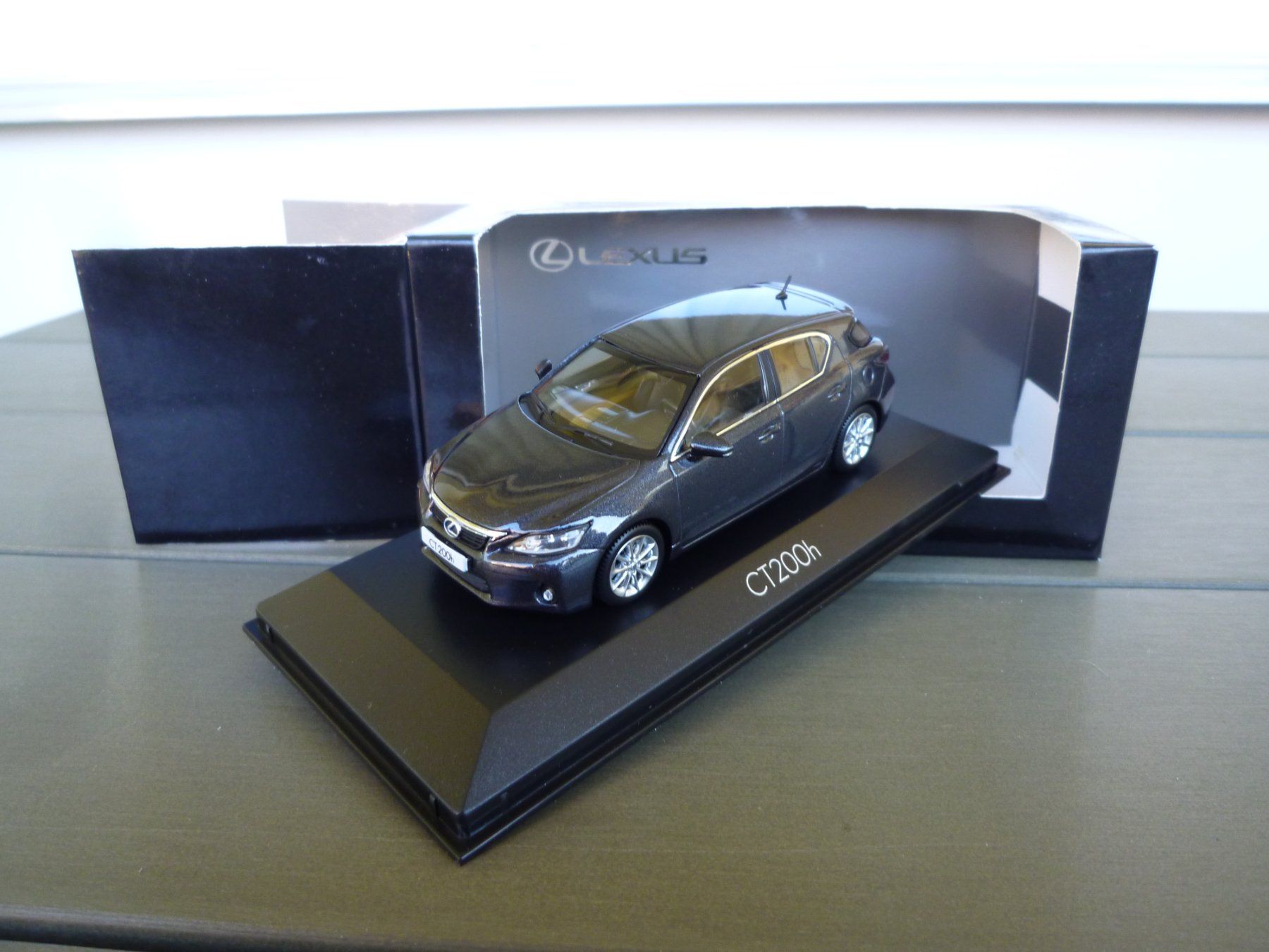 Lexus Modellini d'auto: Lexus CT200h – Nuovo e nell'imballaggio originale da Flawil venduto da Imperiosud