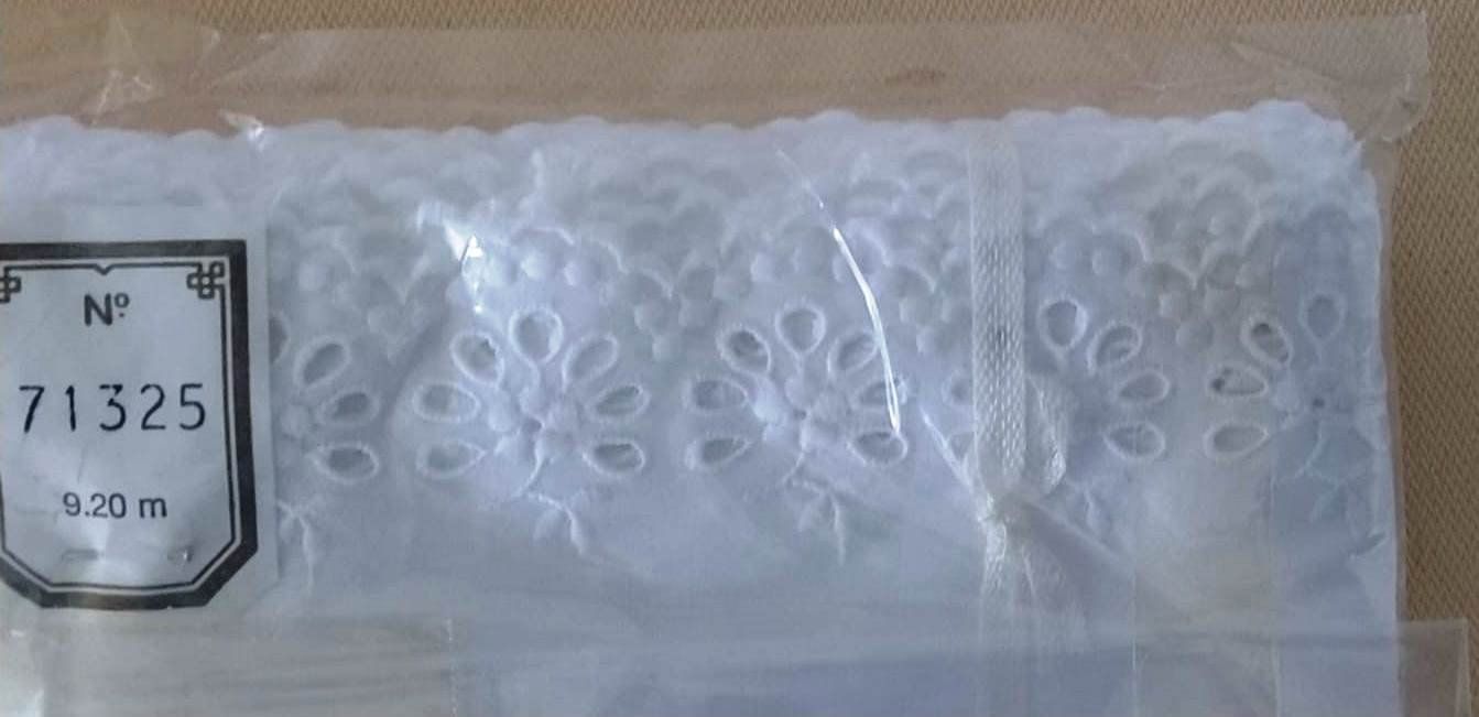 Stoffe: Tüllspitze mit Blümchen, weiss - 9.2 Meter - – Neu und originalverpackt aus Zürich von -italo- 3