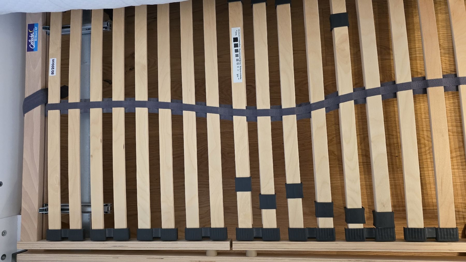 Betten: Bett 160cm breit mit zwei Nachttischli – Gebraucht aus Wallisellen von sarotome 3