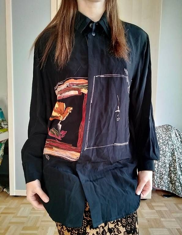 Camicette: Wunderschönes schwarzes Hemd mit auffälligem Print – Usato da Mägenwil venduto da VintageGirly 1