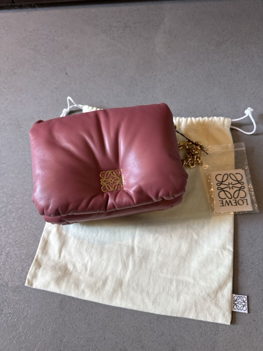 Loewe Sacs femmes: Loewe Puffer Pochette Beuteltasche Rosé Neu – Neuf avec emballage d'origine à Forch par bib_t5yq