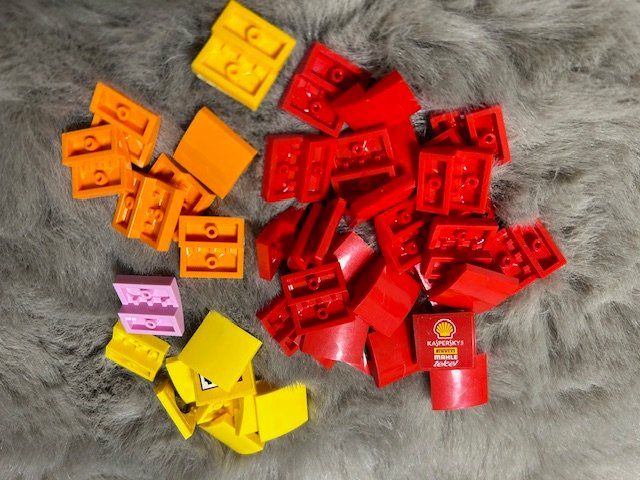 Lego Spielzeuge: LEGO 45x Dachstein 2x2 gebogen (15068) – Gebraucht aus Müntschemier von Svonae