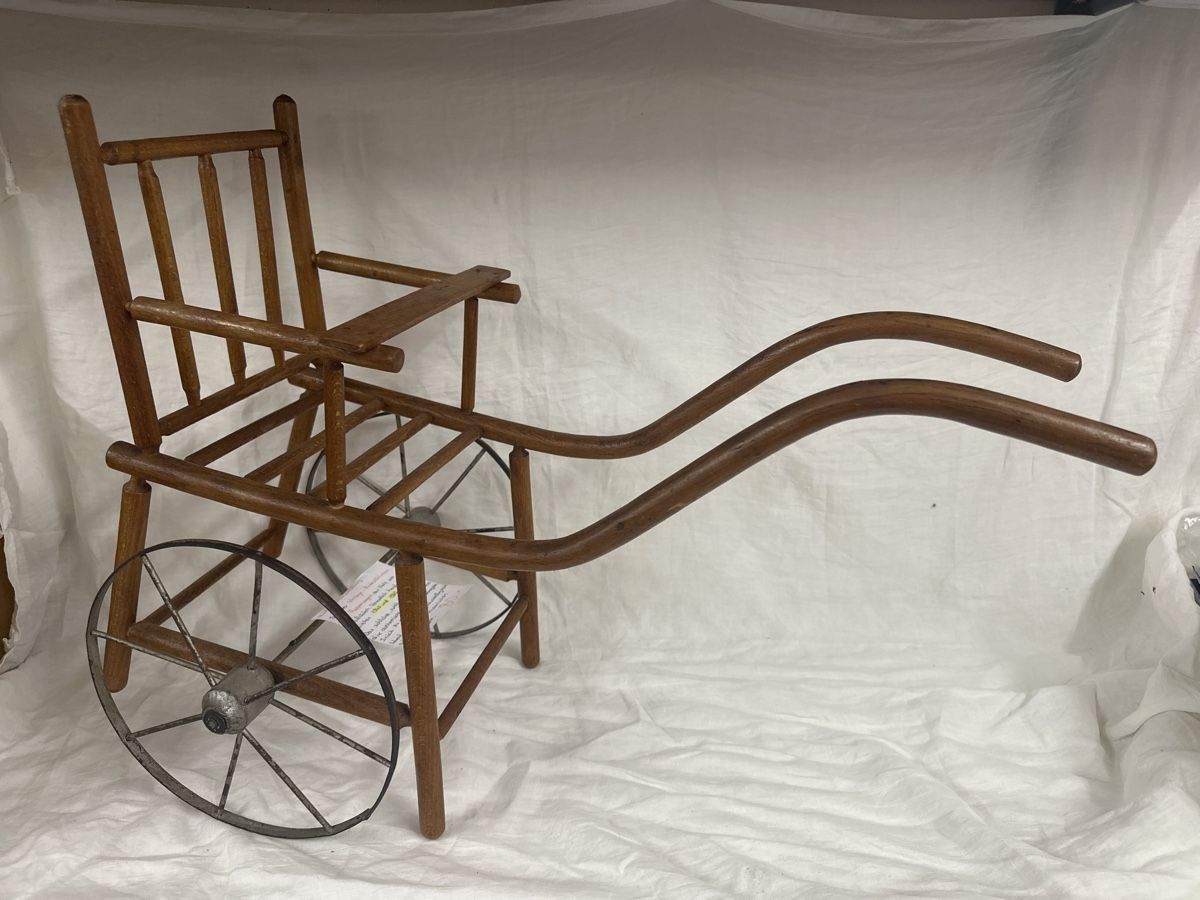 Carrozzine per bambole: Antiker Puppenwagen – Usato da Glattbrugg venduto da Pischte.Brockenhaus