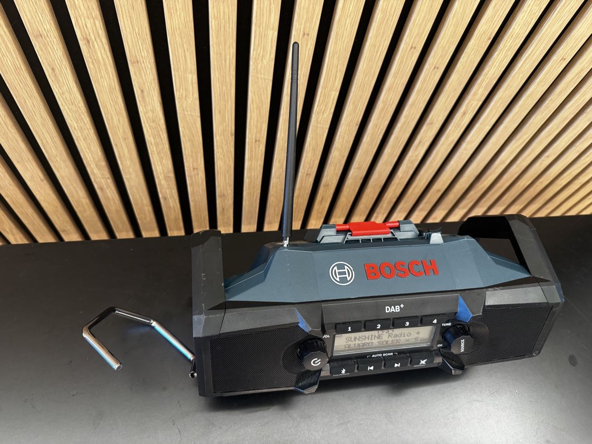 Bosch Radio: Bosch GPB 18V-2 SC Professional DAB+ Baustellenradio Heavy D – Usato da Basel venduto da bau_6tk8 5
