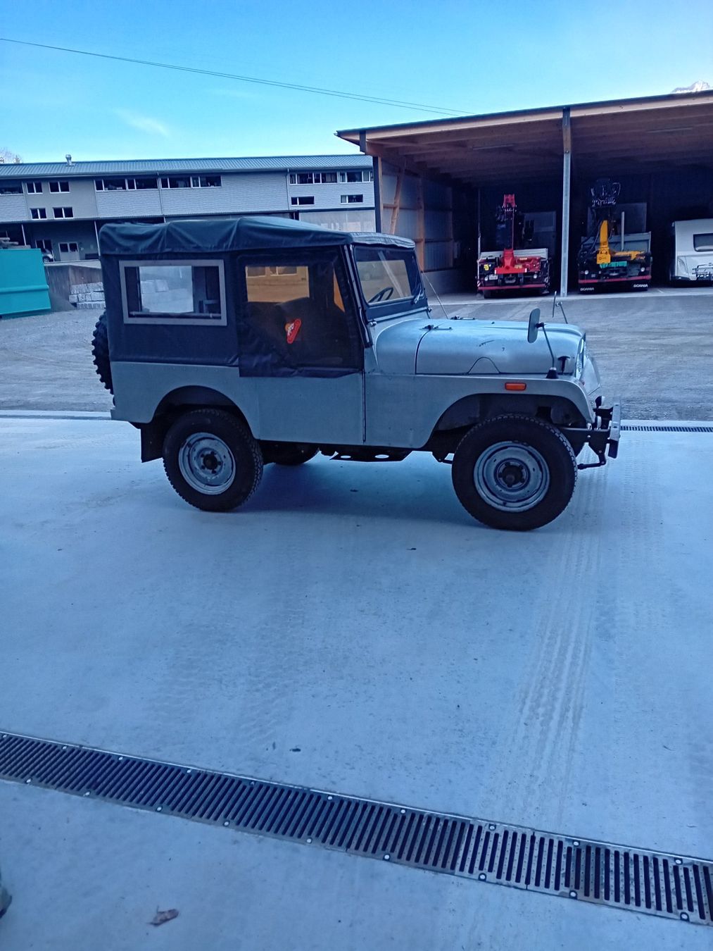 Jeep Automobili: Willys Universal Jeep CJ – Usato da Ennetmoos venduto da Quad4 1
