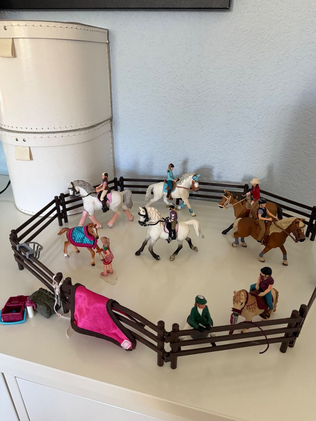 Schleich Giocattoli: Schleich Pferden mit Zubehör – Usato da Lohn SH venduto da mathea 1