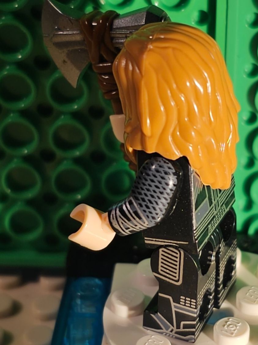 Lego Figurines: LEGO Thor Figur mit Axt und Umhang – D'occasion à Oberuzwil par Peppi56 3