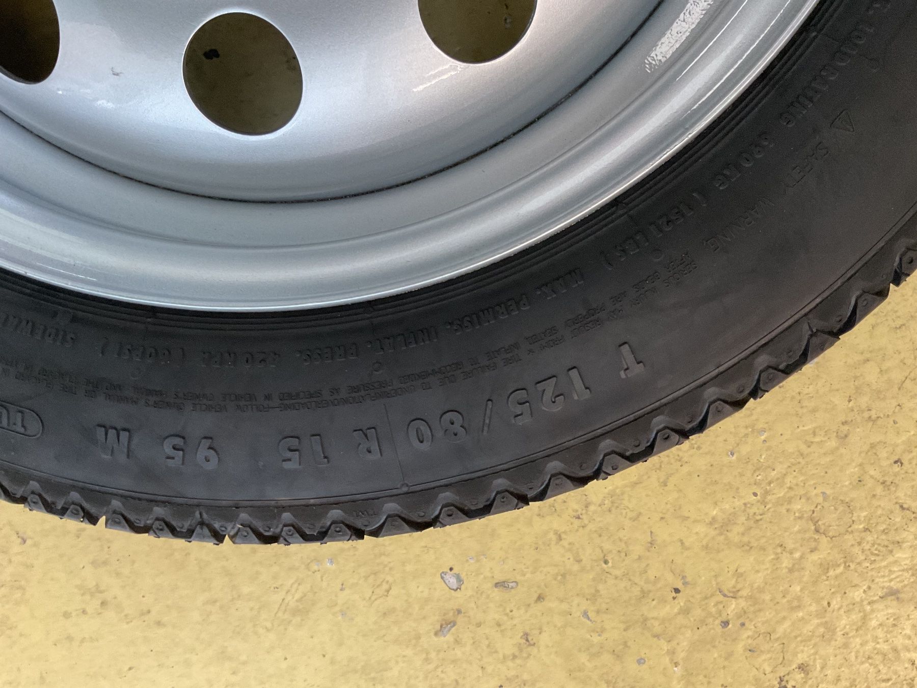 Pneus & Kompletträder: MGB Reserverad – Gebraucht aus Dübendorf von Mittwoch.2023 4