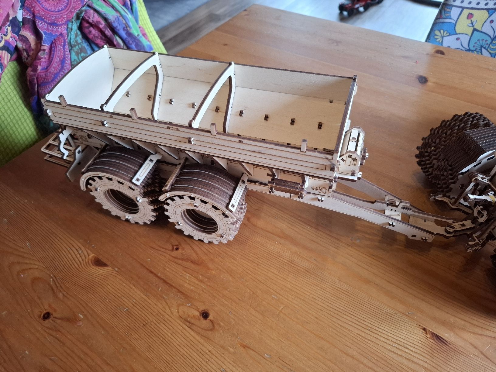 Kit di modellismo & Modellini statici: Traktor Holzmodel mit Anhänger – Usato da Flaach venduto da maniv6 3