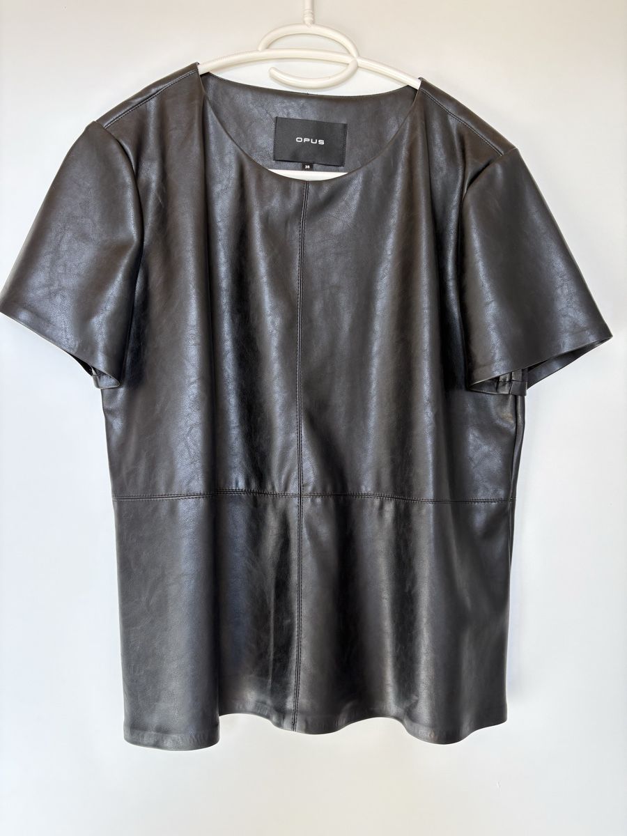 T-shirt: T-Shirt in Lederoptik – Nuovo (secondo la descrizione) da Luchsingen venduto da NEgli01