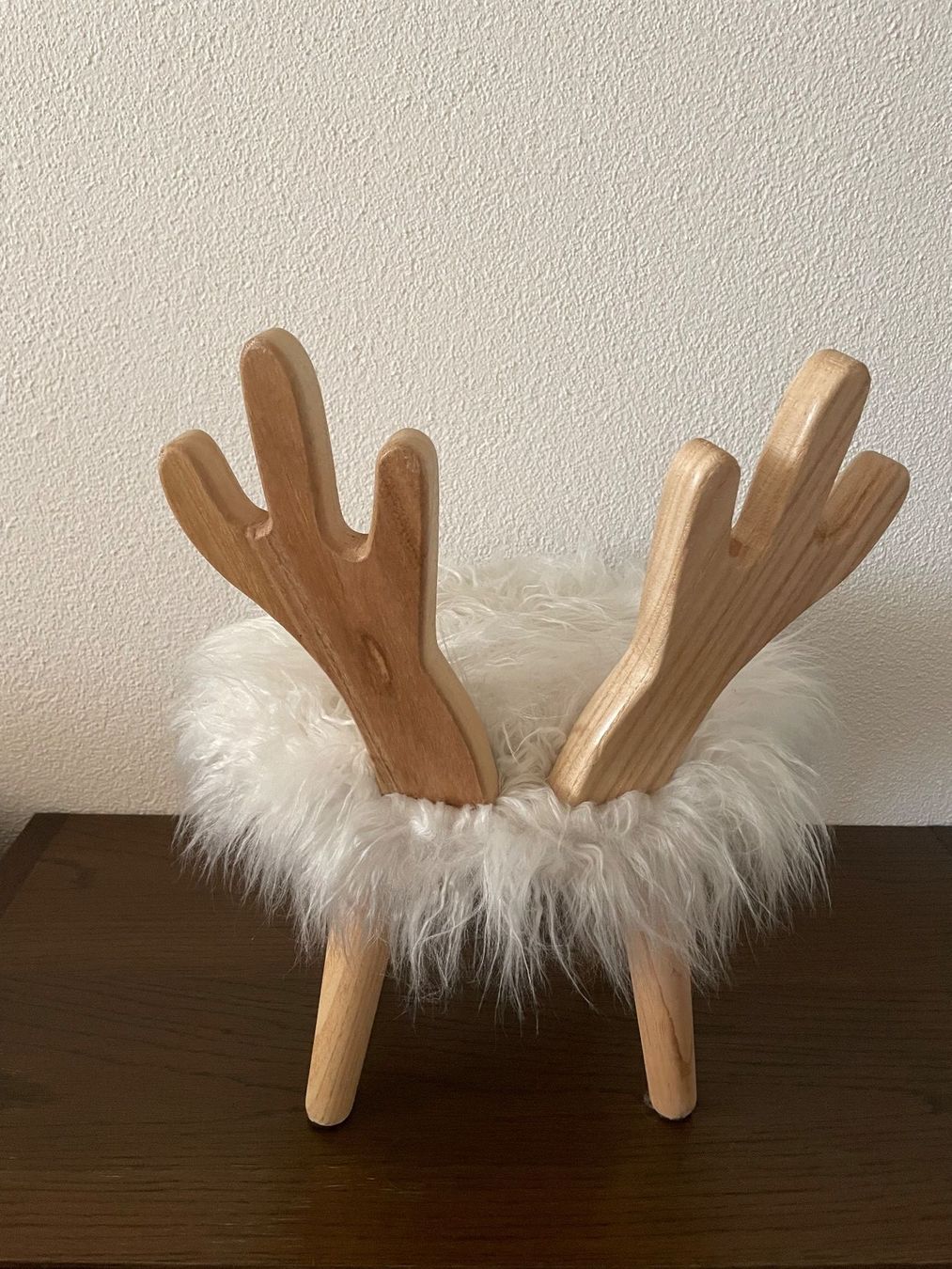 Sgabelli: Niedlicher Kinderhocker Elch mit Kunstfell – Usato da Winkel venduto da Kade50 1