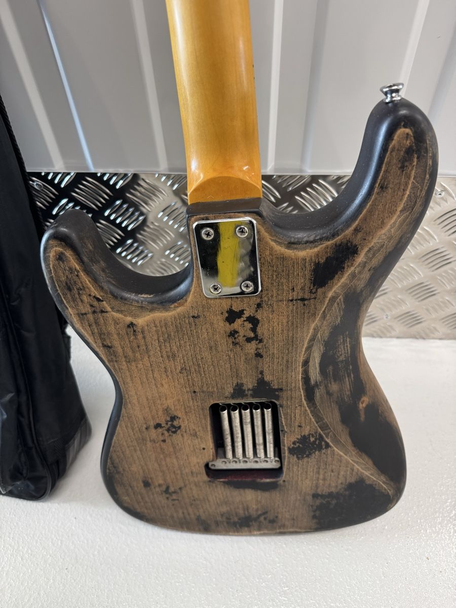 Strumenti musicali: Guitare type strat – Usato da Corbeyrier venduto da ant_2r6l 1