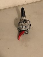 Deko Katze Figur bemalt mit rotem Band guter Zustand