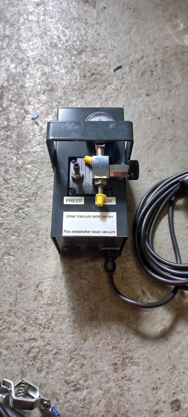 Matériel de laboratoire: Pompa Vacuum 12V / 24V – Neuf (Voir description) à Biasca par LorisF.