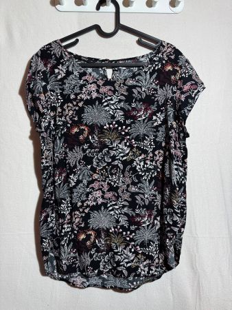 Schöne Bluse mit Blattmuster von Only Gr: 38