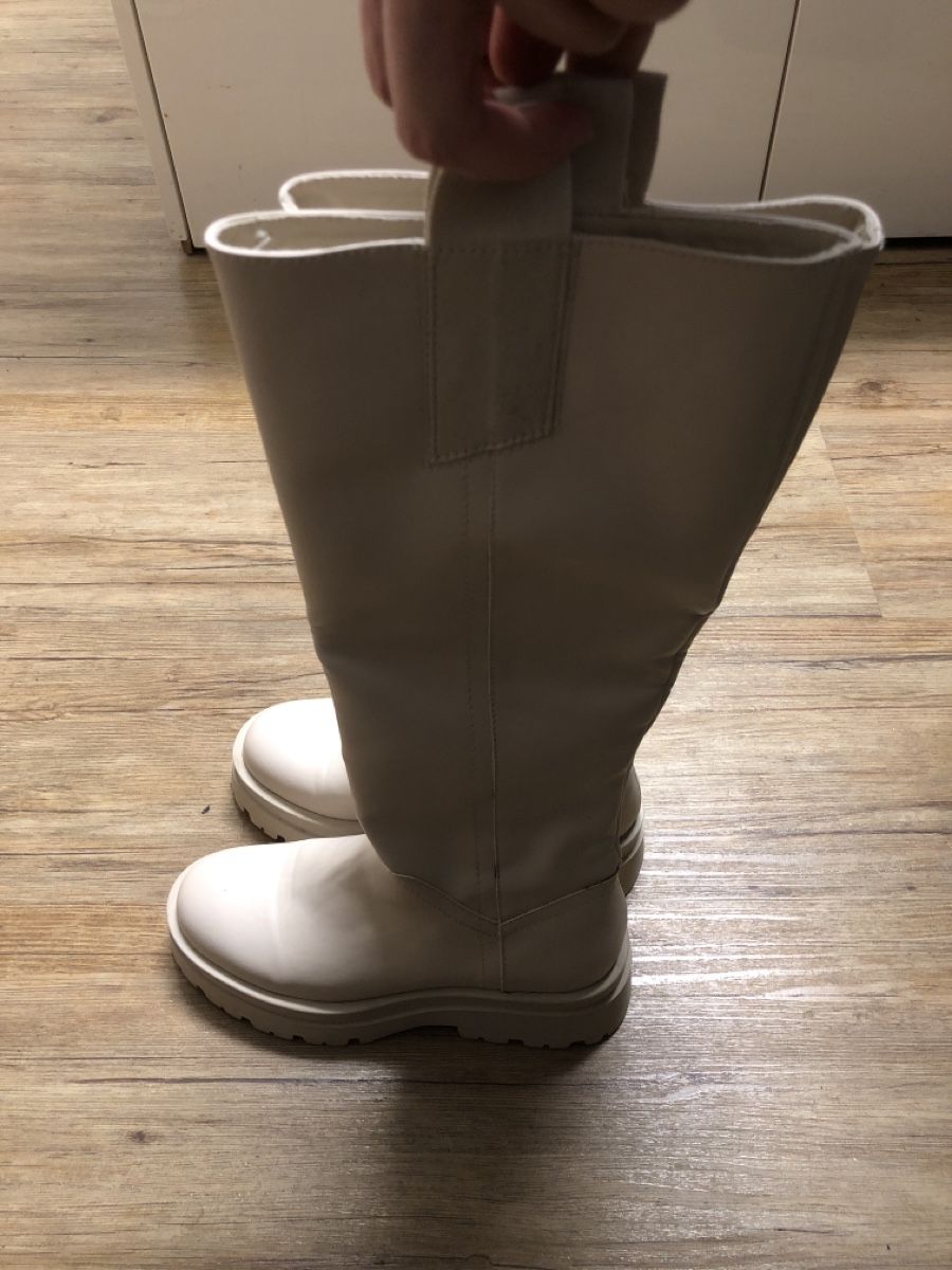 Scarpe da donna: Stradivarius Damenstiefel Beige Grösse 37 – Usato da Zürich venduto da sab_d82w 1
