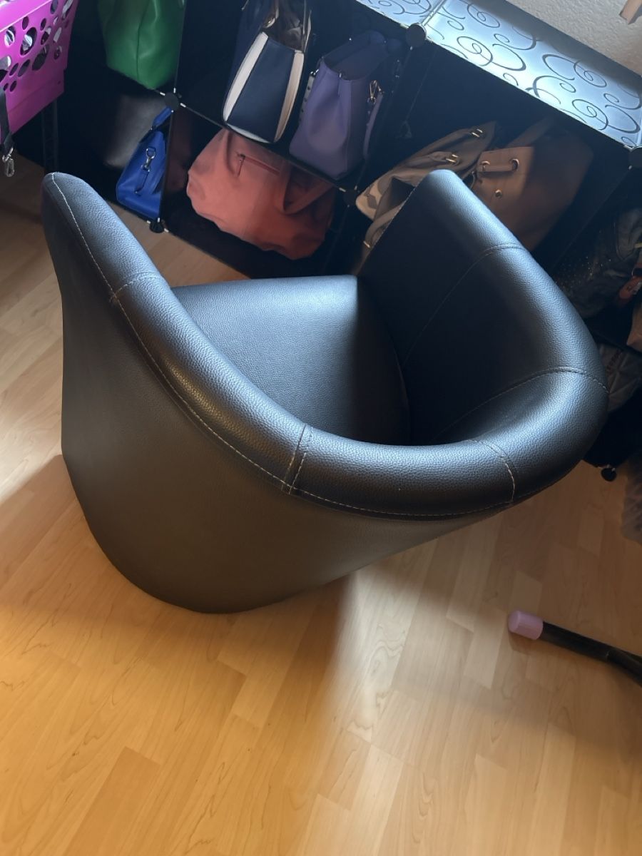 Conforama Sessel: Fauteuil en cuir noir – Gebraucht aus Vétroz von sam_hx5l 1