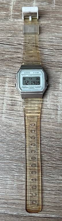 Orologi: Montre CASIO  – Usato da Essertines-Rolle venduto da flo_y6p8
