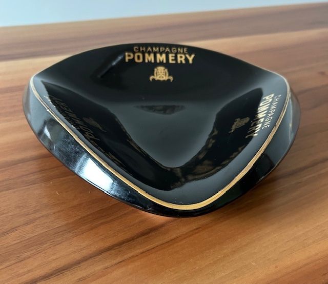 Portacenere: Grosser Aschenbecher, Pommery, 3-eckig, schwarz – Usato da Bösingen venduto da Nikita456 1