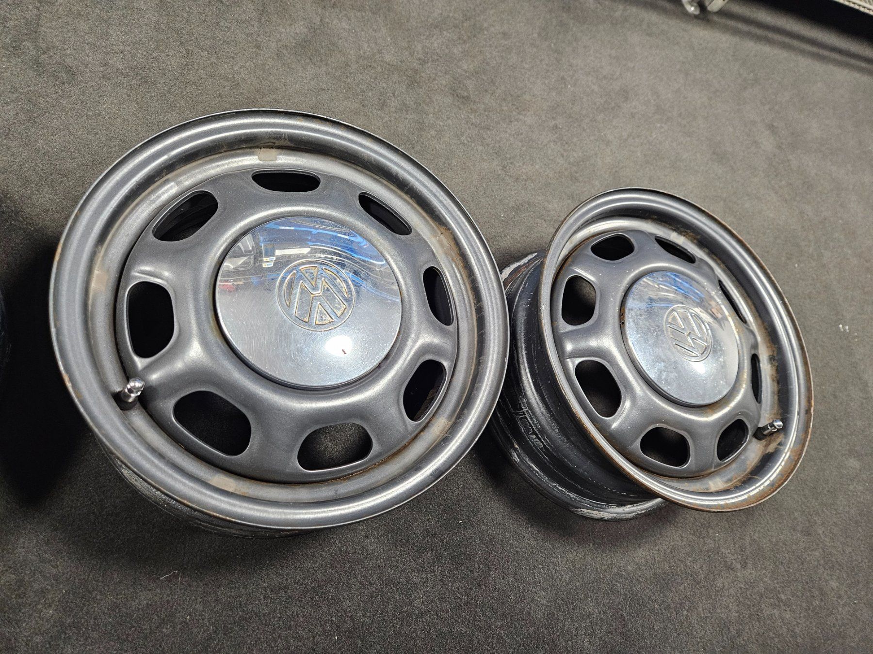 Volkswagen Felgen: 13"-VW Stahlfelgen mit Raddeckel – Gebraucht aus Kallnach von Aircooler 2